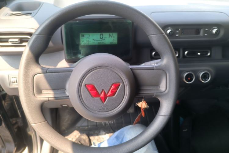 Used Wuling Zhiguang New Energy 2025 Standard Model Steering Wheel