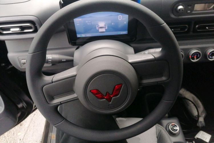 Used Wuling Zhiguang New Energy 2025 Model 305km Ambitious Edition Steering Wheel