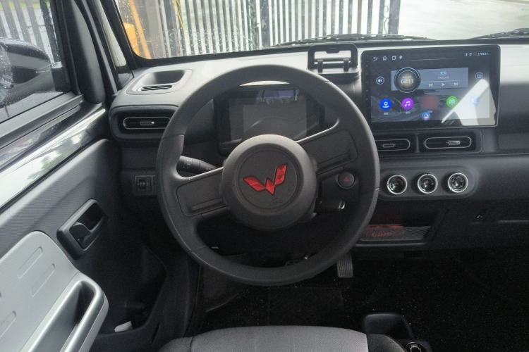 Used Wuling Zhiguang New Energy 2025 Model 305km Ambitious Edition Steering Wheel