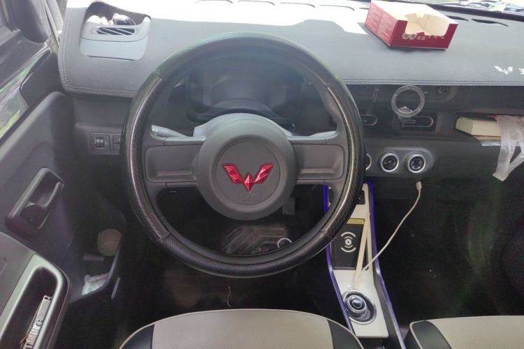 Used Wuling Zhiguang New Energy 2025 Model 305km Ambitious Edition Steering Wheel