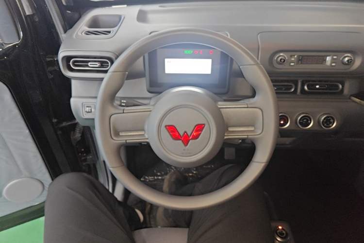 Used Wuling Zhiguang New Energy 2025 Standard Model Steering Wheel