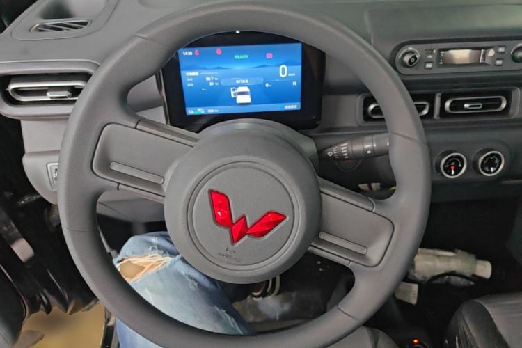 Used Wuling Zhiguang New Energy 2025 Model 305km Ambitious Edition Steering Wheel