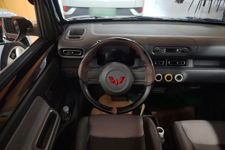 Used Wuling Zhiguang New Energy 2025 Model 305km Ambitious Edition Steering Wheel
