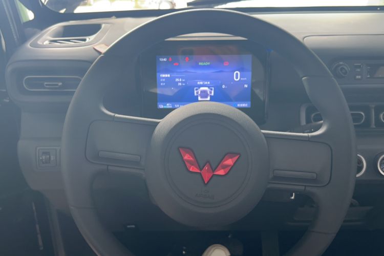 Used Wuling Zhiguang New Energy 2025 Model 305km Ambitious Edition Steering Wheel