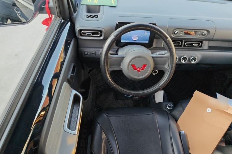 Used Wuling Zhiguang New Energy 2025 Model 305km Ambitious Edition Steering Wheel