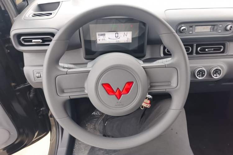 Used Wuling Zhiguang New Energy 2025 Standard Model Steering Wheel