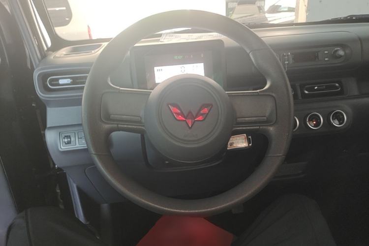 Used Wuling Zhiguang New Energy 2025 Standard Model Steering Wheel