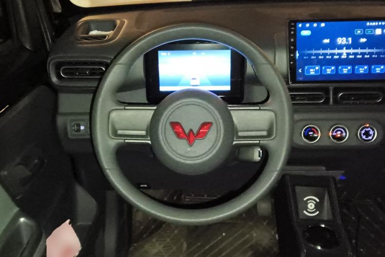 Used Wuling Zhiguang New Energy 2025 Model 305km Ambitious Edition Steering Wheel