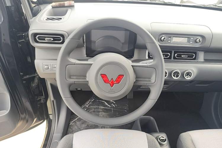 Used Wuling Zhiguang New Energy 2025 Model 305km Ambitious Edition Steering Wheel