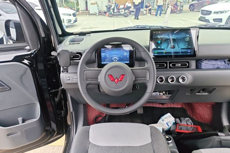 Used Wuling Zhiguang New Energy 2025 Model 305km Ambitious Edition Steering Wheel
