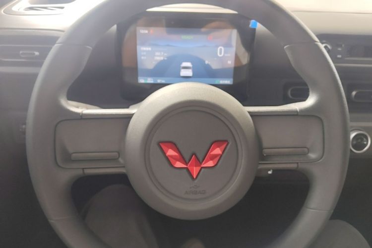 Used Wuling Zhiguang New Energy 2025 Model 305km Ambitious Edition Steering Wheel