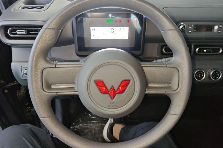 Used Wuling Zhiguang New Energy 2025 Standard Model Steering Wheel