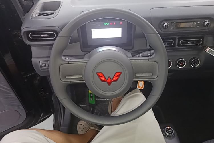 Used Wuling Zhiguang New Energy 2025 Standard Model Steering Wheel