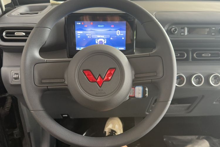 Used Wuling Zhiguang New Energy 2025 Model 305km Ambitious Edition Steering Wheel