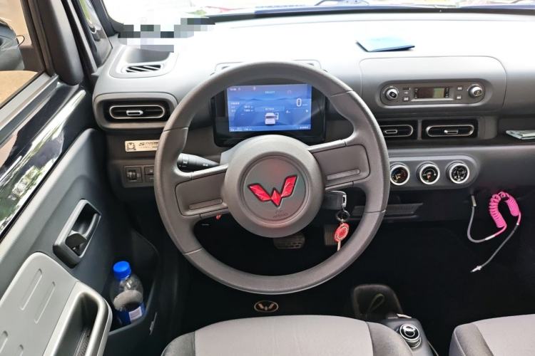 Used Wuling Zhiguang New Energy 2025 Model 305km Ambitious Edition Steering Wheel