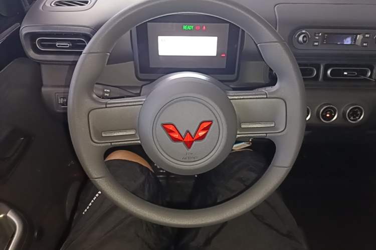 Used Wuling Zhiguang New Energy 2025 Standard Model Steering Wheel