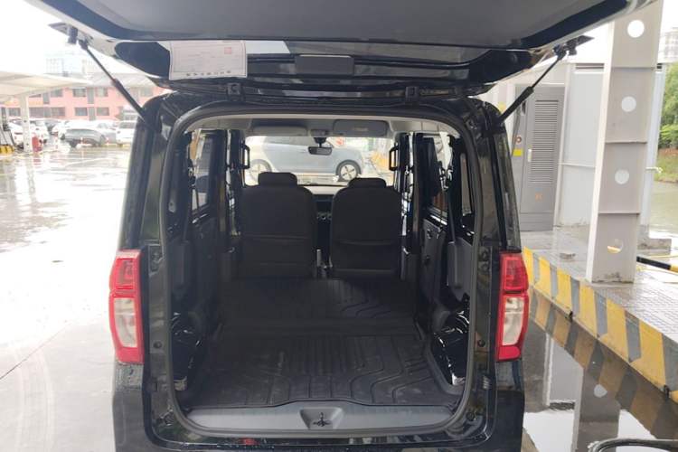 Used Wuling Zhiguang New Energy 2025 Model 305km Ambitious Edition Trunk