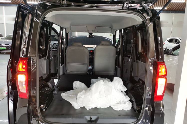 Used Wuling Zhiguang New Energy 2025 Comfort Model Trunk