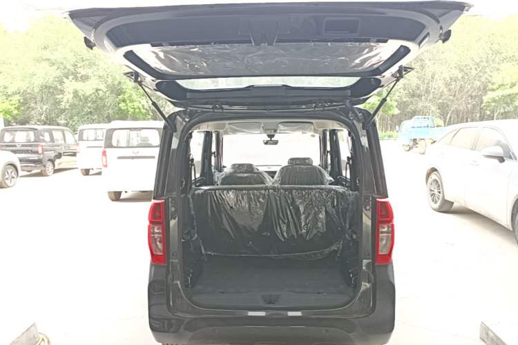 Used Wuling Zhiguang New Energy 2025 Comfort Model Trunk