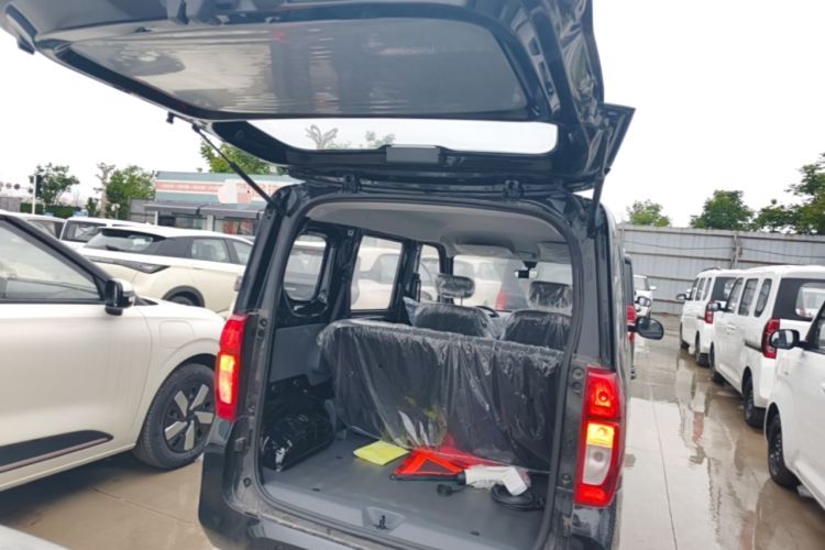 Used Wuling Zhiguang New Energy 2025 Standard Model Trunk