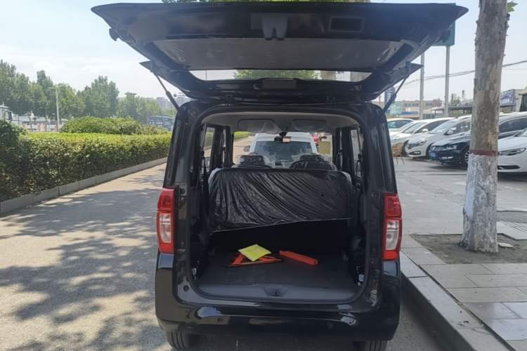 Used Wuling Zhiguang New Energy 2025 Model 305km Ambitious Edition Trunk