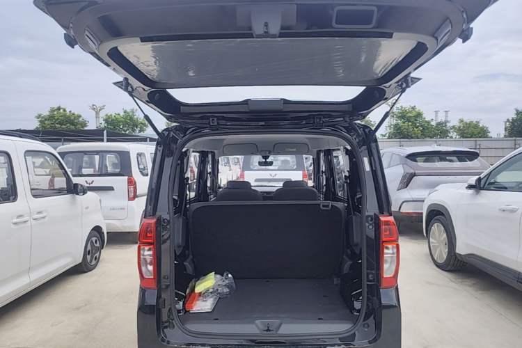 Used Wuling Zhiguang New Energy 2025 Model 305km Ambitious Edition Trunk