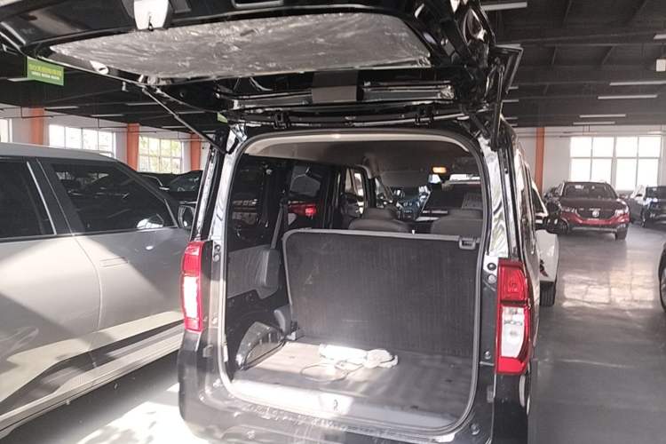 Used Wuling Zhiguang New Energy 2025 Comfort Model Trunk