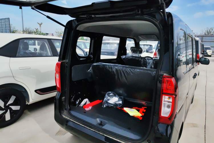 Used Wuling Zhiguang New Energy 2025 Standard Model Trunk