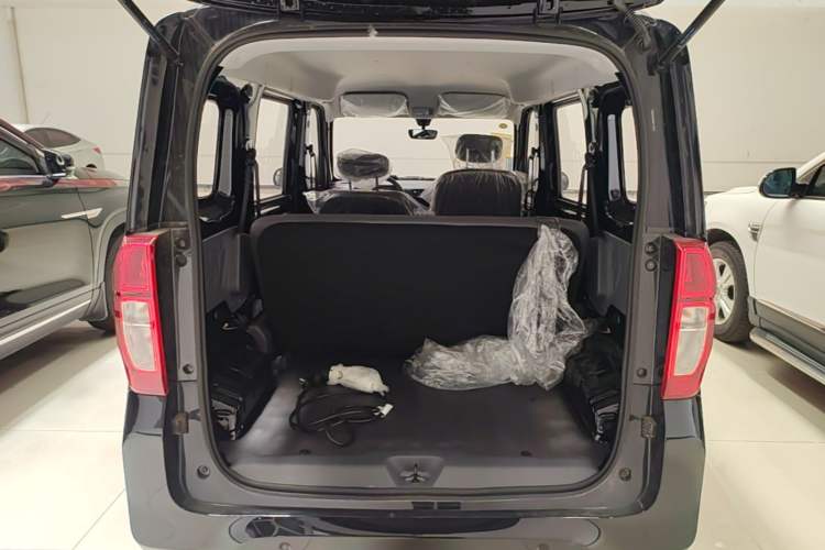 Used Wuling Zhiguang New Energy 2025 Comfort Model Trunk