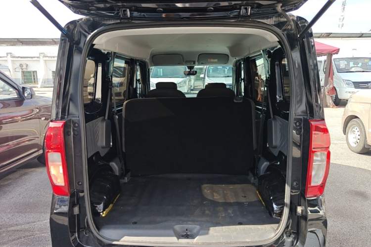Used Wuling Zhiguang New Energy 2025 Model 305km Ambitious Edition Trunk
