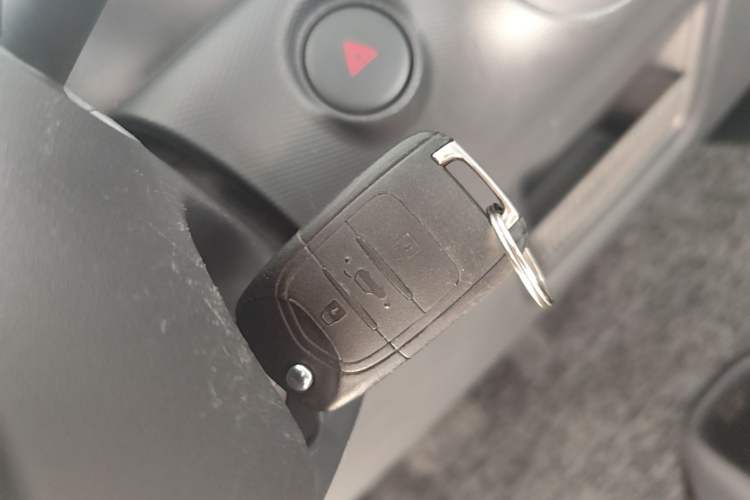 Used Wuling Zhiguang New Energy 2025 Comfort Model Vehicle Key