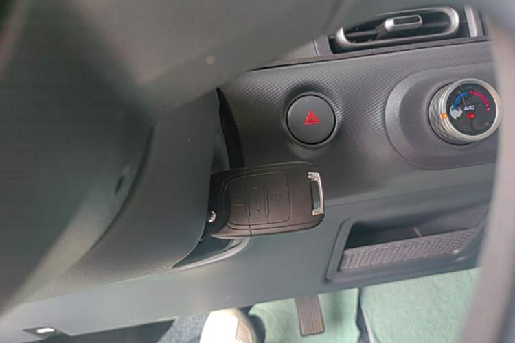 Used Wuling Zhiguang New Energy 2025 Comfort Model Vehicle Key