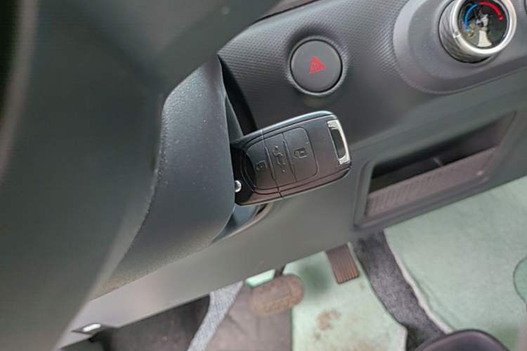 Used Wuling Zhiguang New Energy 2025 Comfort Model Vehicle Key