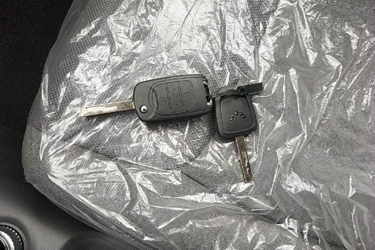 Used Wuling Zhiguang New Energy 2025 Comfort Model Vehicle Key