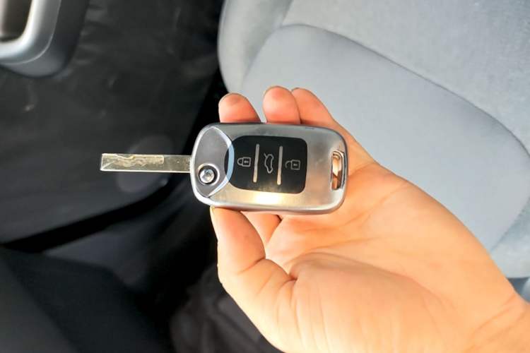 Used Wuling Zhiguang New Energy 2025 Standard Model Vehicle Key