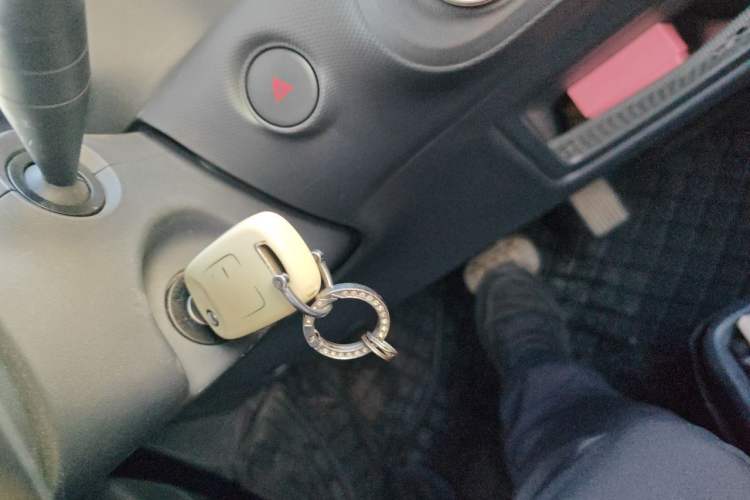 Used Wuling Zhiguang New Energy 2025 Model 305km Ambitious Edition Vehicle Key