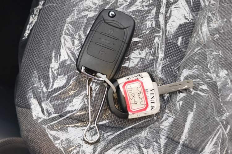 Used Wuling Zhiguang New Energy 2025 Standard Model Vehicle Key