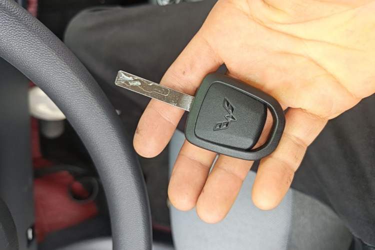Used Wuling Zhiguang New Energy 2025 Model 305km Ambitious Edition Vehicle Key