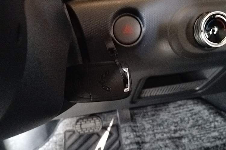 Used Wuling Zhiguang New Energy 2025 Comfort Model Vehicle Key