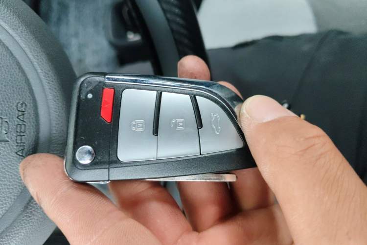 Used Wuling Zhiguang New Energy 2025 Model 305km Ambitious Edition Vehicle Key