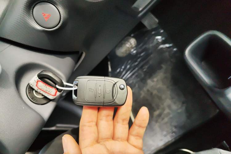 Used Wuling Zhiguang New Energy 2025 Standard Model Vehicle Key