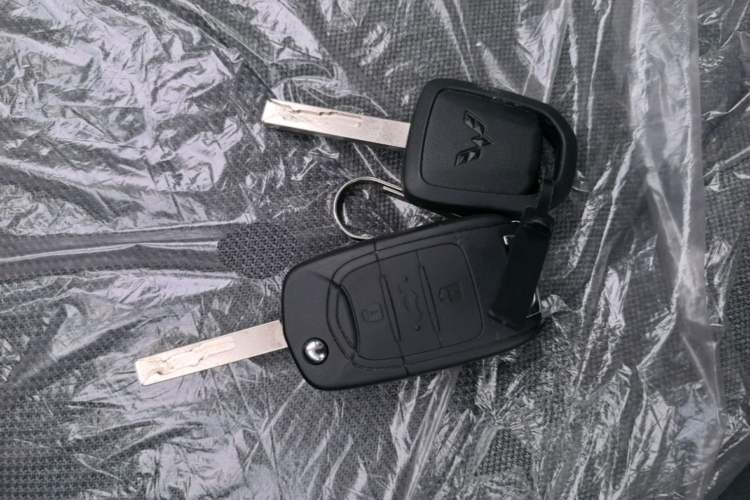 Used Wuling Zhiguang New Energy 2025 Comfort Model Vehicle Key