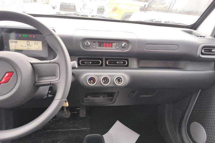 Used Wuling Zhiguang New Energy 2025 Comfort Model Audio And AC Panel