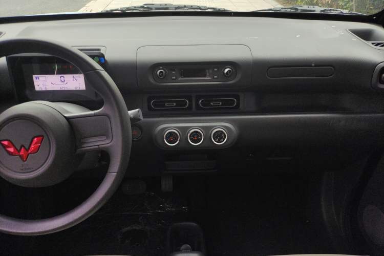 Used Wuling Zhiguang New Energy 2025 Comfort Model Audio And AC Panel