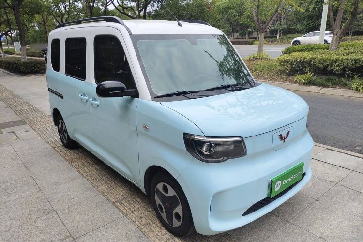Used Wuling Zhiguang New Energy 2025 Comfort Model Front Right 45 Deg