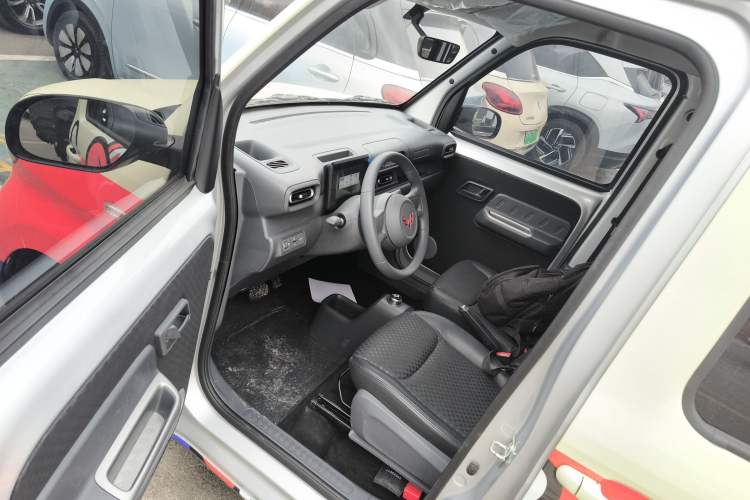 Used Wuling Zhiguang New Energy 2025 Comfort Model Interior 3