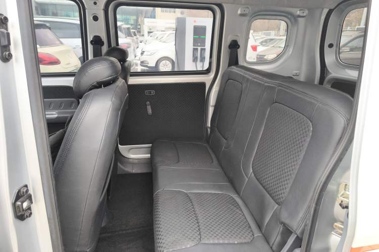 Used Wuling Zhiguang New Energy 2025 Comfort Model Interior 4