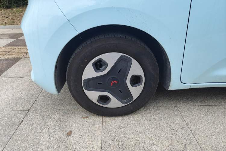 Used Wuling Zhiguang New Energy 2025 Comfort Model Left Front Wheel Hub