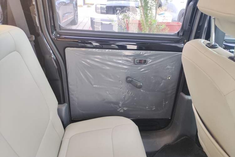 Used Wuling Zhiguang New Energy 2025 Comfort Model Left Rear Door Interior