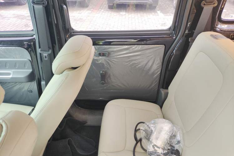 Used Wuling Zhiguang New Energy 2025 Comfort Model Right Rear Door Interior
